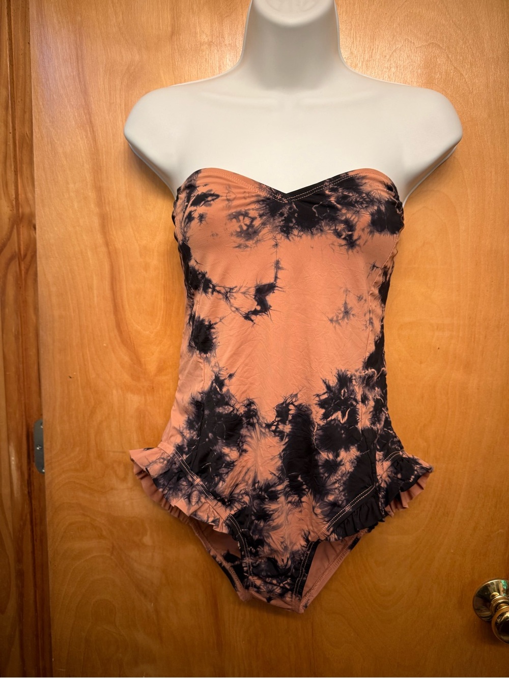 Dippin’ Daisy’s Mauve Black Tie Dye Strapless Ruffle One Piece Swimsuit Large